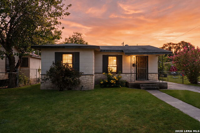 2330 Waverly Avenue Property Photo 1