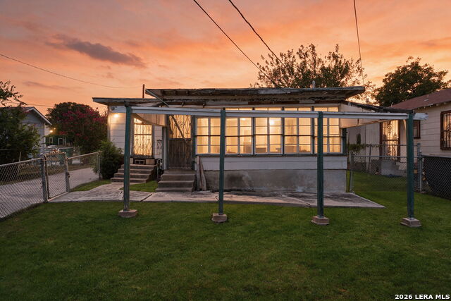 2330 Waverly Avenue Property Photo 2