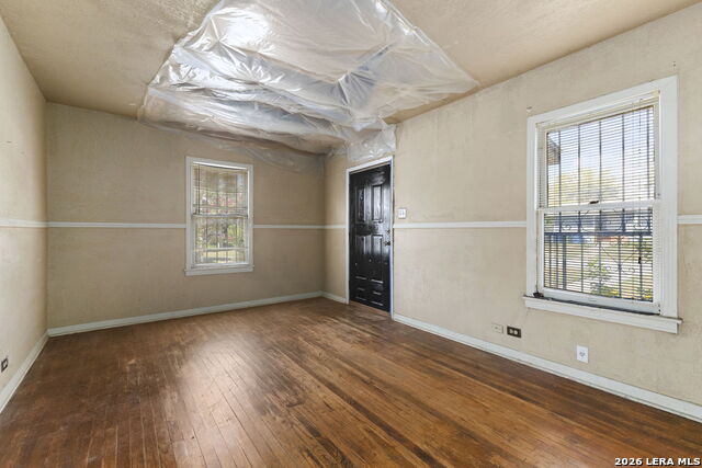 2330 Waverly Avenue Property Photo 5