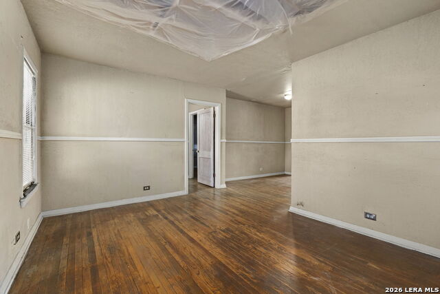 2330 Waverly Avenue Property Photo 6
