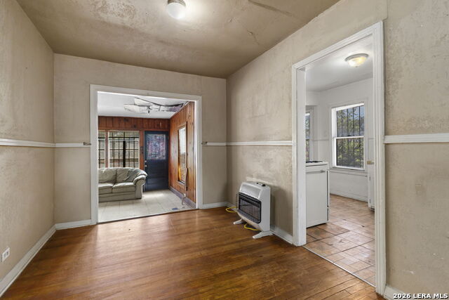 2330 Waverly Avenue Property Photo 9