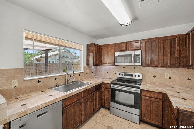 11416 Hatchet Pass Dr Property Photo 12