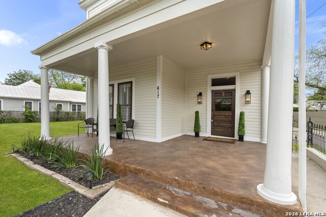 617 E Guenther St Property Photo 10