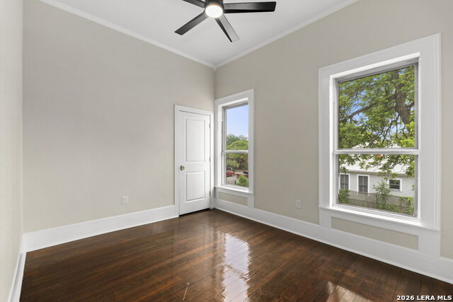 617 E Guenther St Property Photo 28