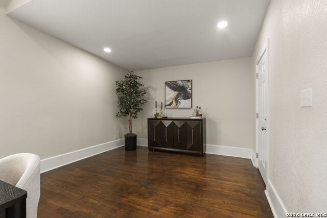 617 E Guenther St Property Photo 33