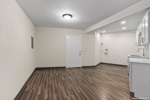 617 E Guenther St Property Photo 38