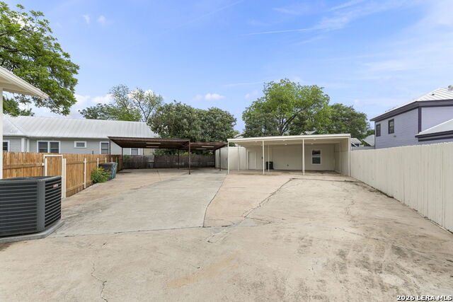 617 E Guenther St Property Photo 58