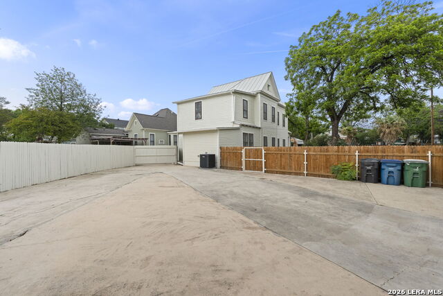 617 E Guenther St Property Photo 59