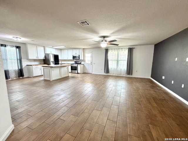 723 Pelican Lndg Property Photo 4