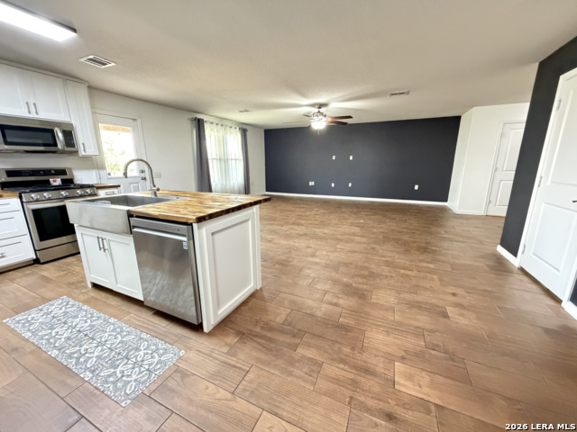 723 Pelican Lndg Property Photo 5