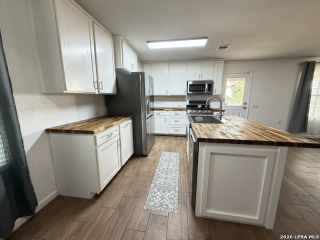 723 Pelican Lndg Property Photo 6