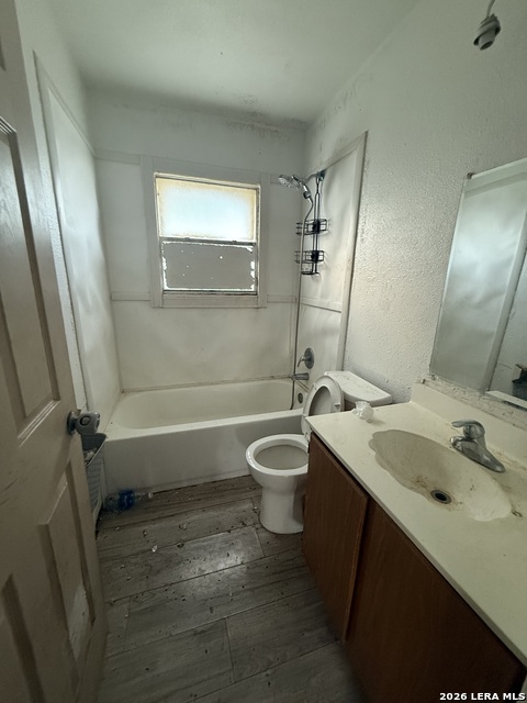 146 Tipperary Ave Property Photo 6