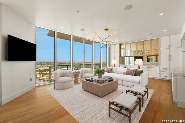 610 E Market St Property Photo 3