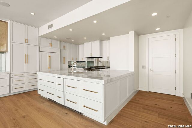 610 E Market St Property Photo 6