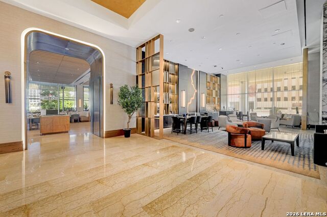 610 E Market St Property Photo 26