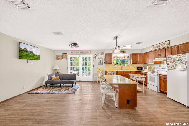 405 Fm 1376 Property Photo 9