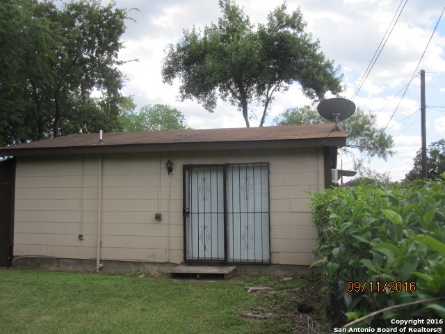 2555 Cincinnati Property Photo 2