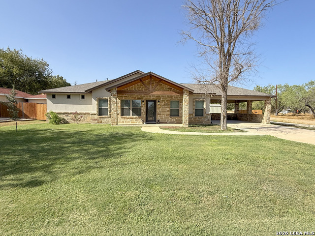 300 Bluebonnet Ave Property Photo 2