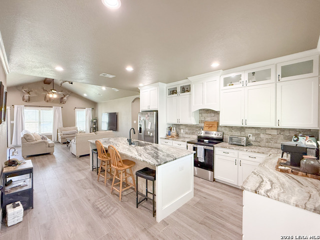300 Bluebonnet Ave Property Photo 11