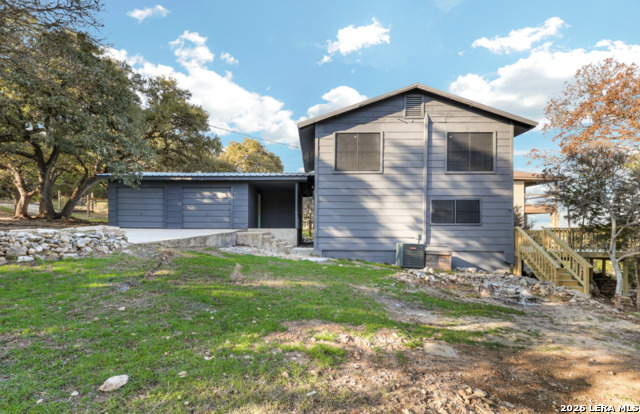 1122 Oakridge Ln Property Photo 1