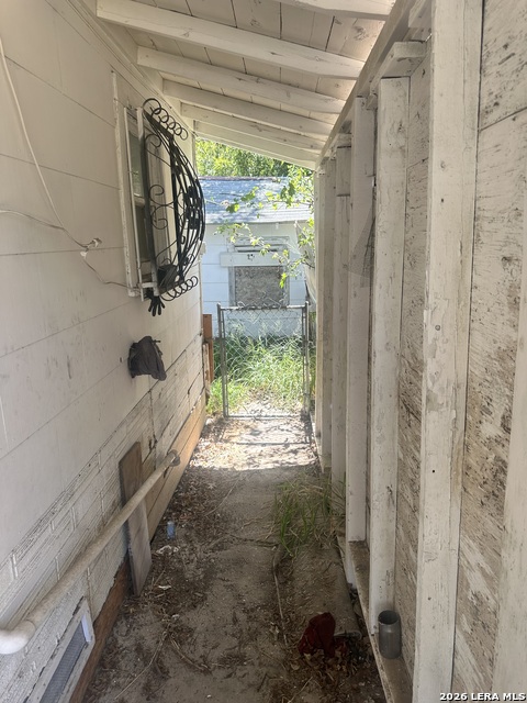 738 W Harding Property Photo 17
