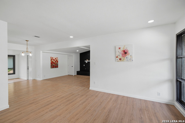 210 W Glenview Property Photo 4