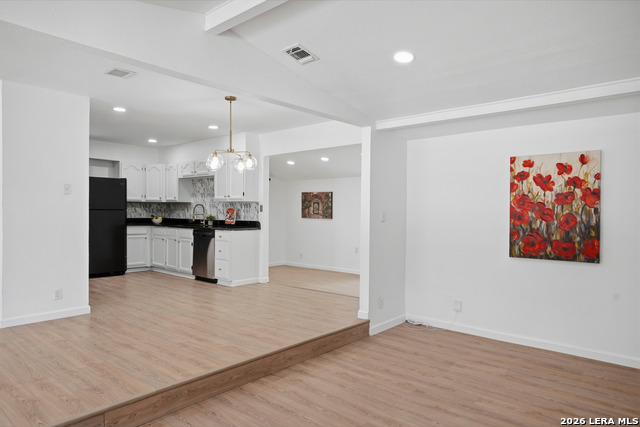 210 W Glenview Property Photo 9