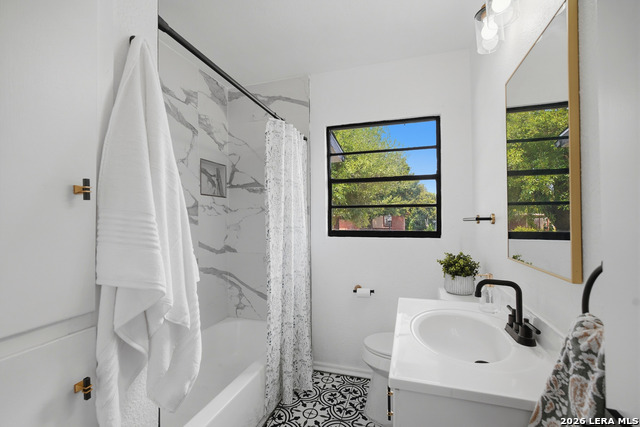 210 W Glenview Property Photo 16