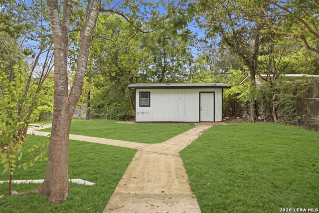210 W Glenview Property Photo 23