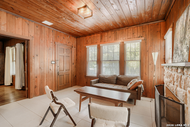 19706 Grey Forest Dr Property Photo 6