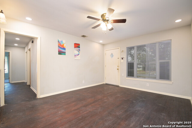 403 Pilgrim Dr Property Photo 3