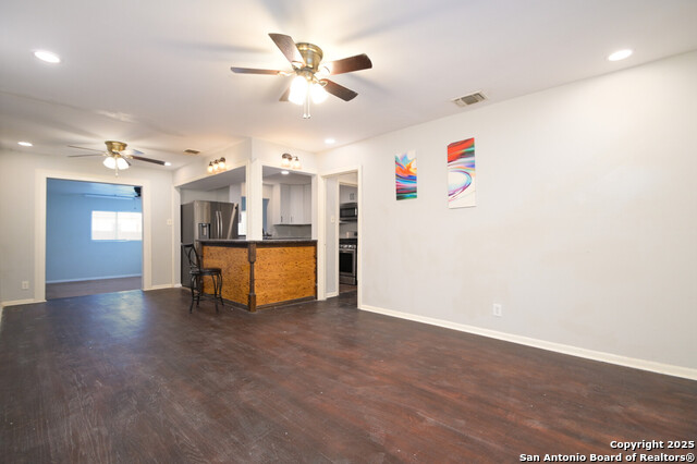 403 Pilgrim Dr Property Photo 5