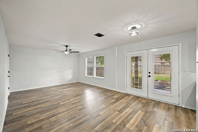 9007 Walnut Spgs Property Photo 7