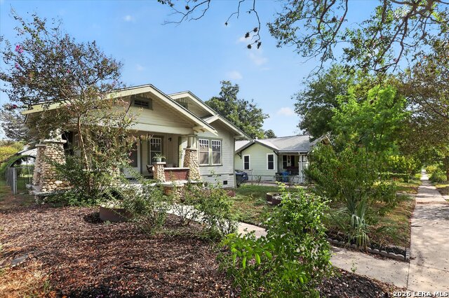 1039 W Russell Pl Property Photo 5