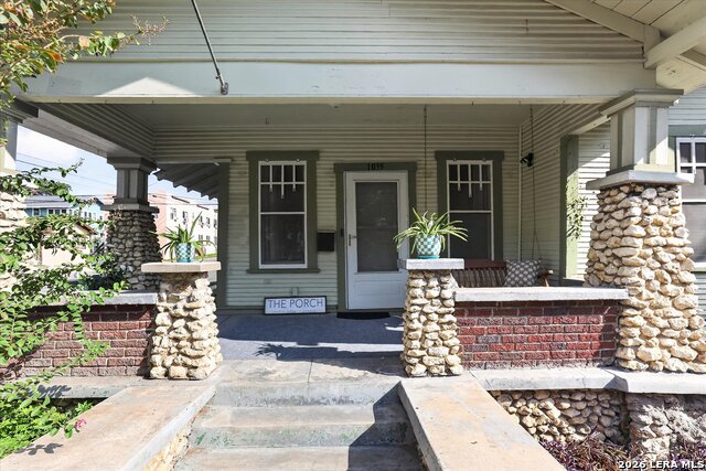 1039 W Russell Pl Property Photo 6