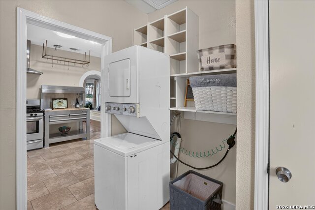 1039 W Russell Pl Property Photo 19