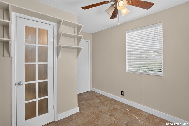 1039 W Russell Pl Property Photo 21