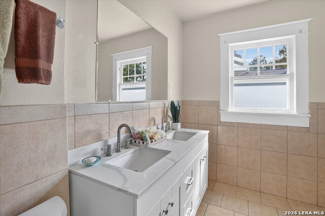 1039 W Russell Pl Property Photo 29