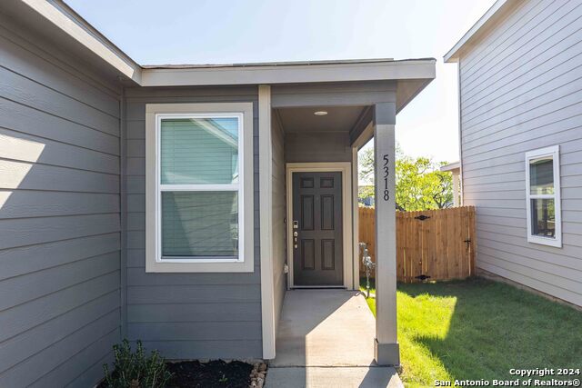 5318 Tourmaline Loop Property Photo 3