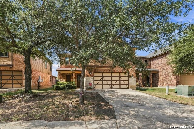 911 Trilby Property Photo 3