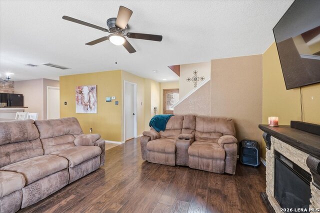 911 Trilby Property Photo 6