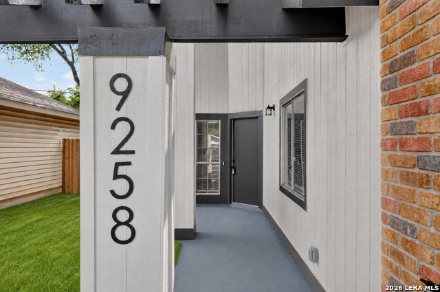 9258 Points Edge Property Photo 4