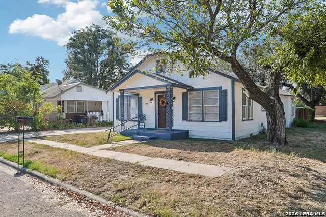 306 E Bowie St Property Photo 1