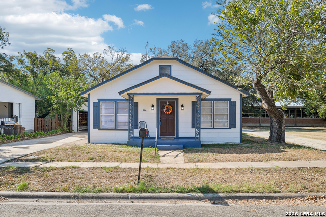 306 E Bowie St Property Photo 2