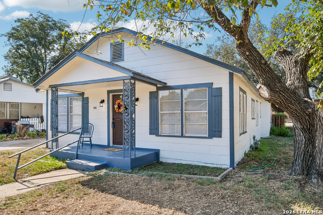 306 E Bowie St Property Photo 3
