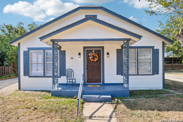 306 E Bowie St Property Photo 5