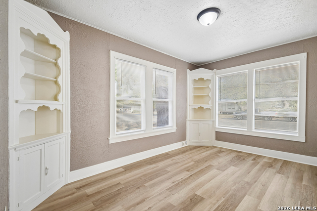 306 E Bowie St Property Photo 11