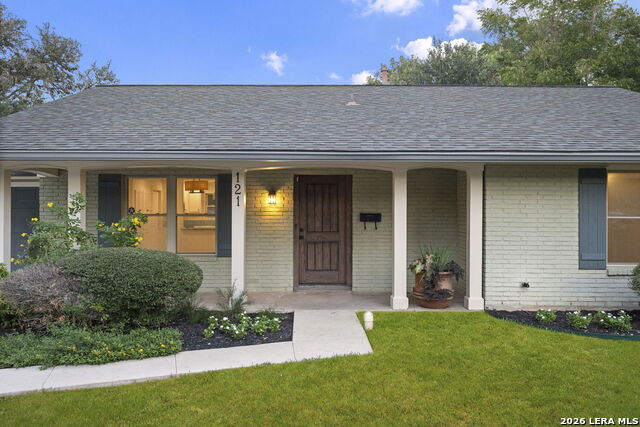 121 Kenwood Ave Property Photo 3