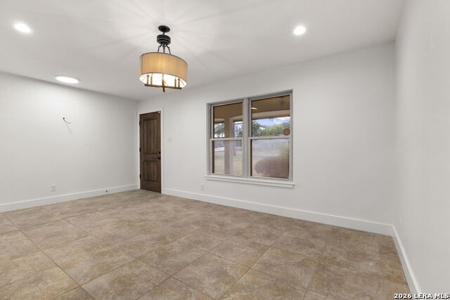 121 Kenwood Ave Property Photo 11
