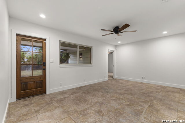 121 Kenwood Ave Property Photo 12